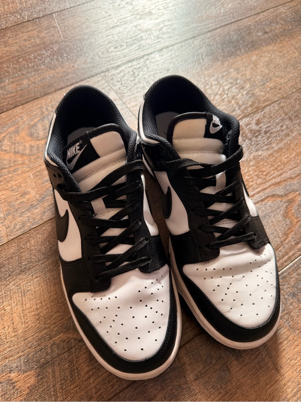 Nike Black/White Low Top Sneakers